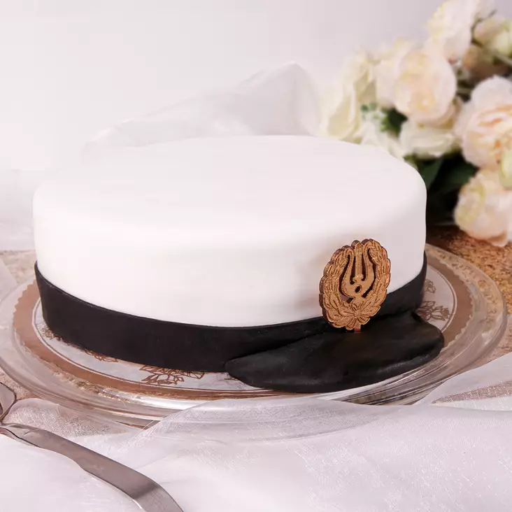 YLIOPPILASJUHLIEN LAKKIKAKKU - Erikoiskakut - 8356 - 1